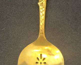 VINTAGE GOLD TONE MR PEANUT 5 1 8 NUT SERVING SPOON BY CARLTON