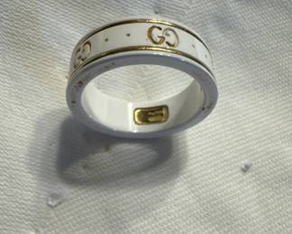 Gucci 18K gold and enamel ring