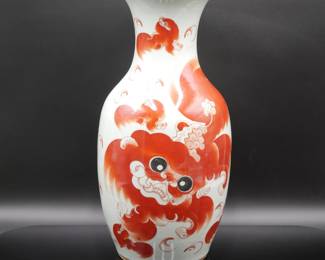 Antique Chinese Lion Vase Ching Dynasty