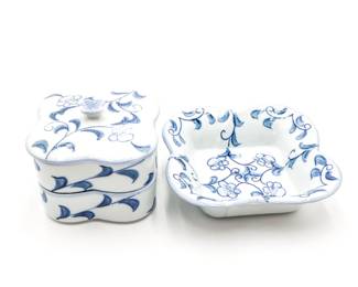 White & Blue 4-Piece Stacking Dishes w/Lid