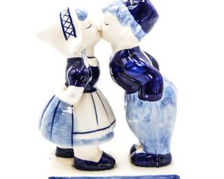 Vintage Delft Holland Boy & Girl Kissing Figurine