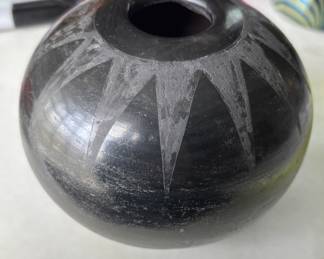 Minnie Santa Clara signed NA Pueblo pot