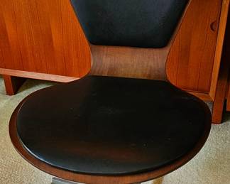 Danish Modern Walnut Bentwood & Leather Swiveling Chair.