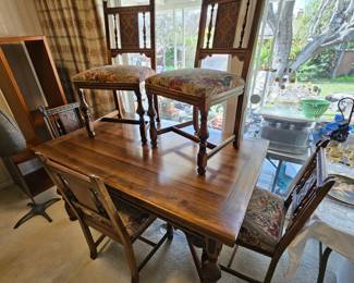 Gorgeous Ornate Antique Berkey & Gay Draw Leaf Dining Table & chairs.