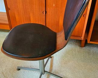 Danish Modern Walnut Bentwood & Leather Swiveling Chair.
