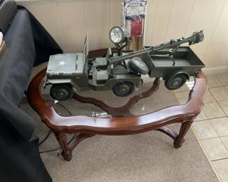 G I JOE JEEP.    THE HOOK ON THE TRAILOR IS BROKE, AND TRIPOD ON THE GUN IS MISSING A EYE HOOK