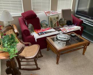 NICE SOFA AND COFFEE TABLE