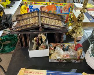 VINTAGE NATIVITY SET. OLD AND AS IS