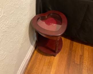 HEART / DISPLAY TABLE