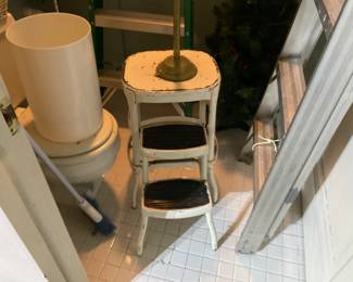 GREAT LOOK OF THIS STOOL