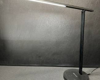 Uplift desk LED lamp