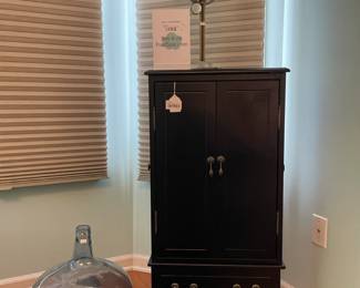 Coaster jewelry armoire