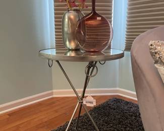 Hammary Furniture accent table, Various vases