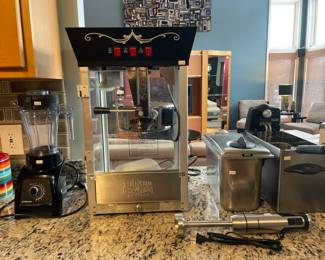 DeLonghi deep fryer, Mueller Ultra Stick hand blender
Great Northern popcorn machine 83DT5629, Vitamix VM0178
