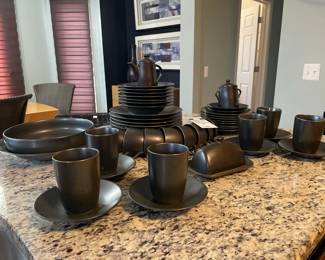 Lindt Stymeist piano china set