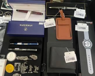 Shinola Detroit luggage tag, Shinola Detroit wallet, Tiffany & Co sterling golf keyring (A), Tiffany & Co sterling golf keyring (B), David Yurman Bracelet, Bushnell GPS rangefinder watch, Alfred Dunhill ballpoint pen, The Hole In One Hare Spalding Bugs Bunny golf ball
