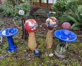 Glass Garden Art Spheres/Gazing Balls , Pedestals, Bird Baths