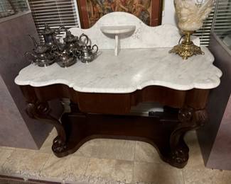 $375- VERY RARE 1800'S VICTORIAN MARBLE TOP / ENTRY TABLE / CONSOLE TABLE / WASH STAND(DELIVERY AVAILABLE)