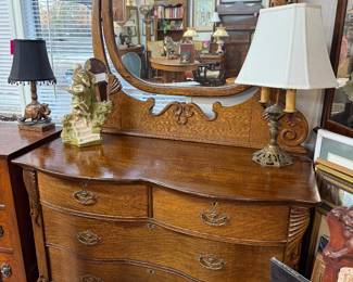 $375- EXQUISITELY DESIGNED 1800'S DOUBLE SERPENTINE FRONT TIGER OAK DRESSER WITH MIRROR- 46"W X 21" DEEP X 70" HT ( DELIVERY AVAILABLE)