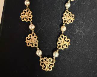 $675- VERY RARE FIND RETIRED SCROLL 14KT GOLD AND PEARL JAMES AVERY NECKLACE