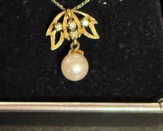 $325-14KT PEARL . DIAMOND AND GOLD PENDANT NECKLACE