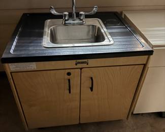 $275~ OBO ~JONTI ~CRAFT PORTABLE SELF CONTAINED SINK FOR CLEANING HANDS WITH TWO STORAGE CONTAINERS