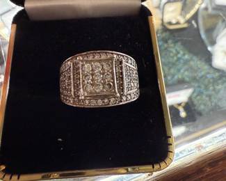 $575-14KT WHITE GOLD DIAMOND RING APPROXIMATELY 2CTS TOTAL WEIGHT