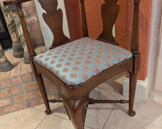 Queen Anne style corner chair