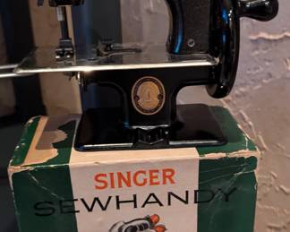 Singer Sewhandy machine
