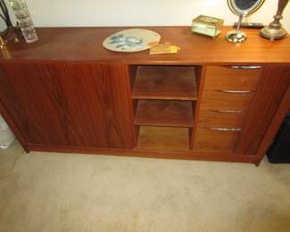 Poul Hundevad Tambour door credenza