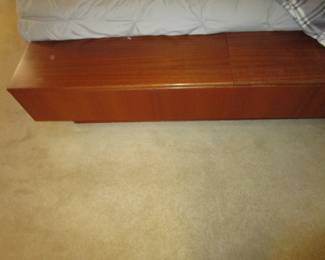 Poul Hundevad storage on bed king size