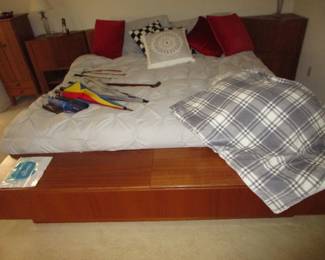 Poul Hundevad MC king bed