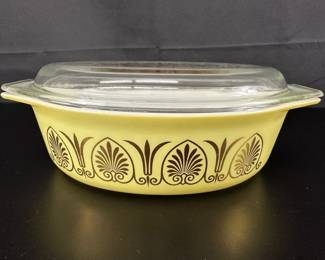 Pyrex Golden Classic Casserole Dish with Lid 45  2.5 Quart