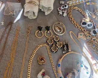 Gorgeous Crystal Karrington, Linda Evans style 80s pieces