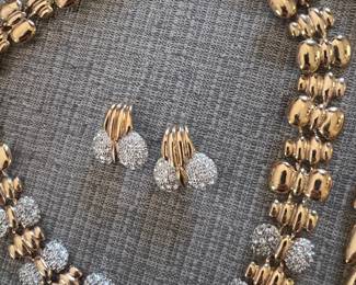 Lots of gorgeous chains and diamond combos