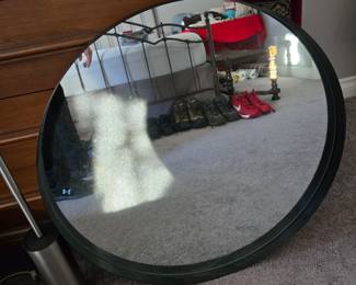 Round metal frame mirror 
