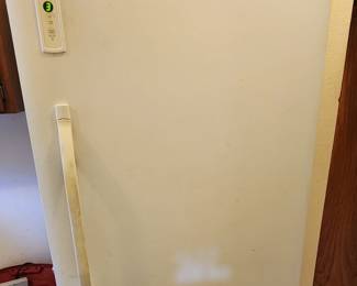 Upright freezer 