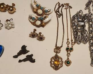 Costume jewelry 