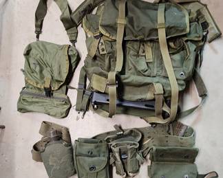 US military backpack, 1 belt canteen & 1 belt with US medical bag