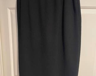 St. John’s essential knit skirt