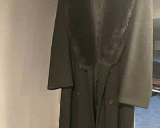 Long black cashmere coat with black mink collar - Size medium