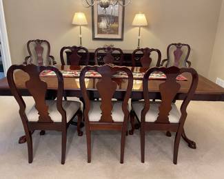 another view of the dining table with 6 side chairs and 2 arm chairs - ALL in excellent condition