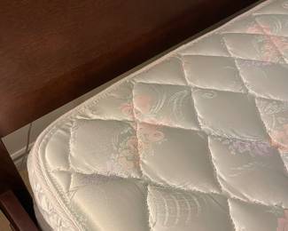 View of the mattress on Queen bed - very good condition.