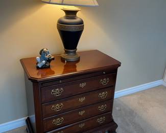 Four drawer chest of drawers