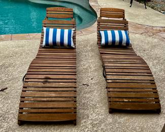Wooden Foldable Outdoor Chaise Lounger 