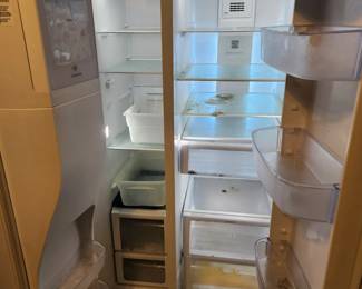 #69	Kenmore Side By Side Refrigerator 106.51762510	 $50.00 
