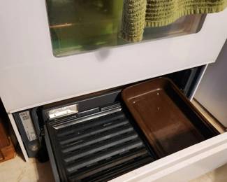 #70	Whirlpool 4 Burner Stove w/ Oven	 $75.00 
