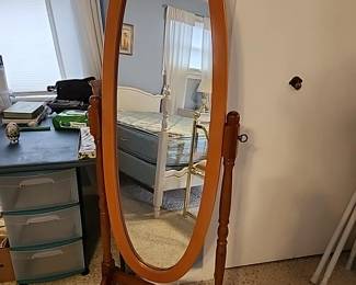 #107	Traditional style Queen Anna Wood floor mirror oak finish 20.5x60	 $30.00 
