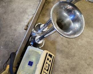 #77	Truck mount with 4 horns and Mack Bulldog emblem	 $150.00 
