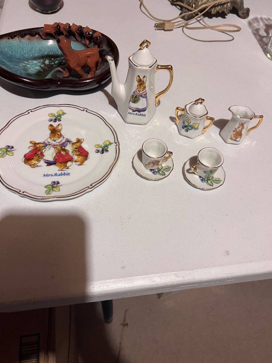 Beatrix Potter Mrs. Rabbit 10 Pc Mini Tea Set